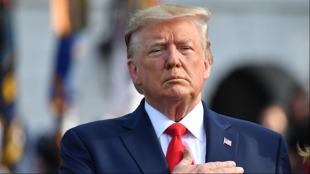 Trump urge a los “idiotas” de la Fed a bajar los tipos “a cero o menos”