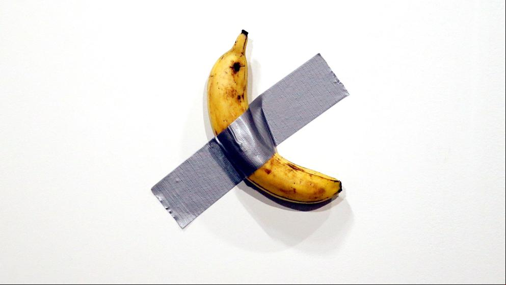 Venden por 120.000 dólares un plátano pegado a una pared en una feria de arte de Miami