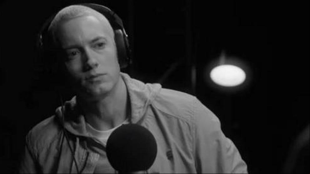 Eminem sorprende con el estreno del nuevo álbum “Music to be murdered by”