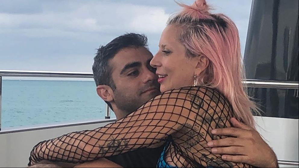Lady Gaga presenta a su novio
