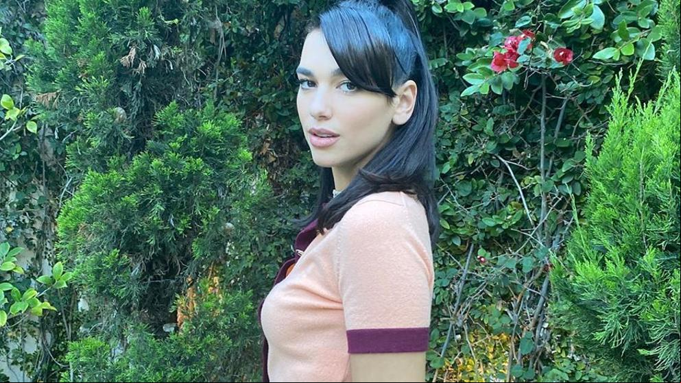 El conjunto veraniego de Dua Lipa o la consagración de la nueva era Chanel
