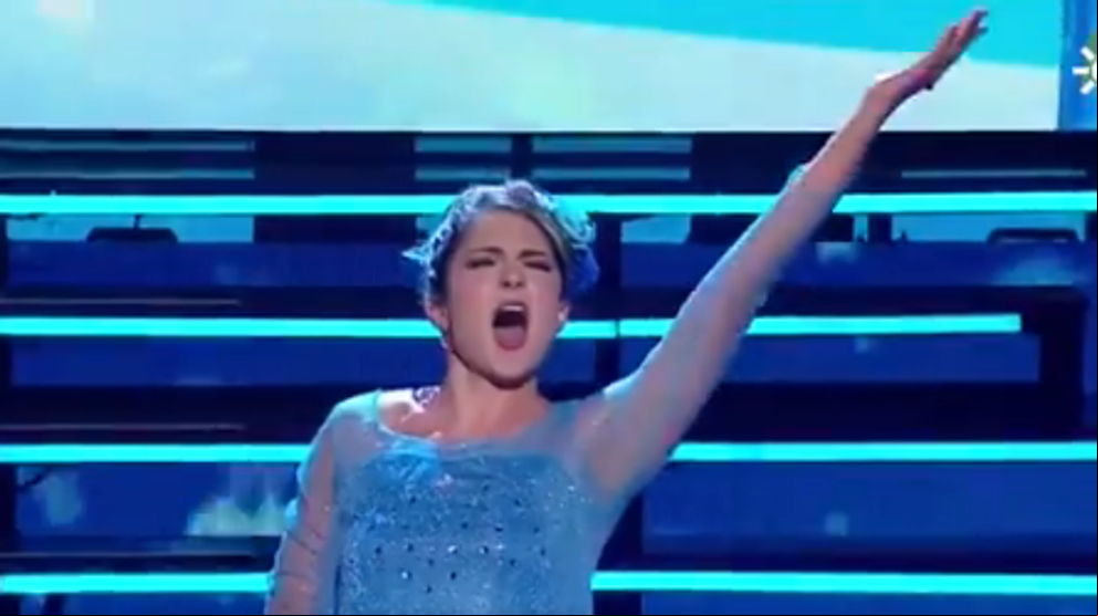 La sorprendente actuación a medio camino entre Frozen y Pastora Soler en Canal Sur