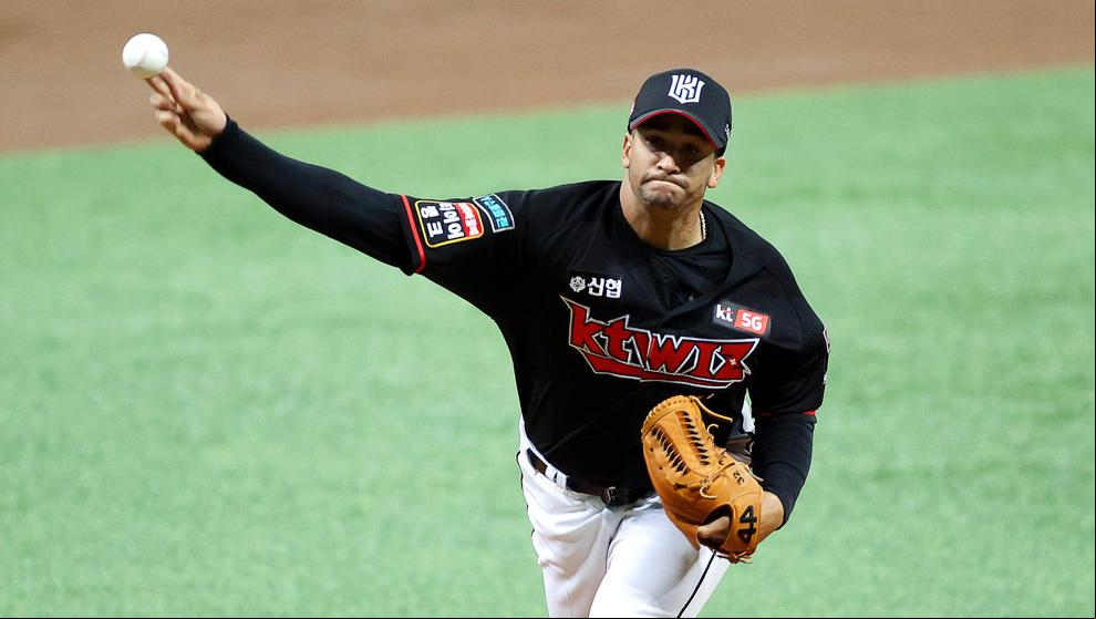 Corea del Sur, Confucio con un bate de béisbol